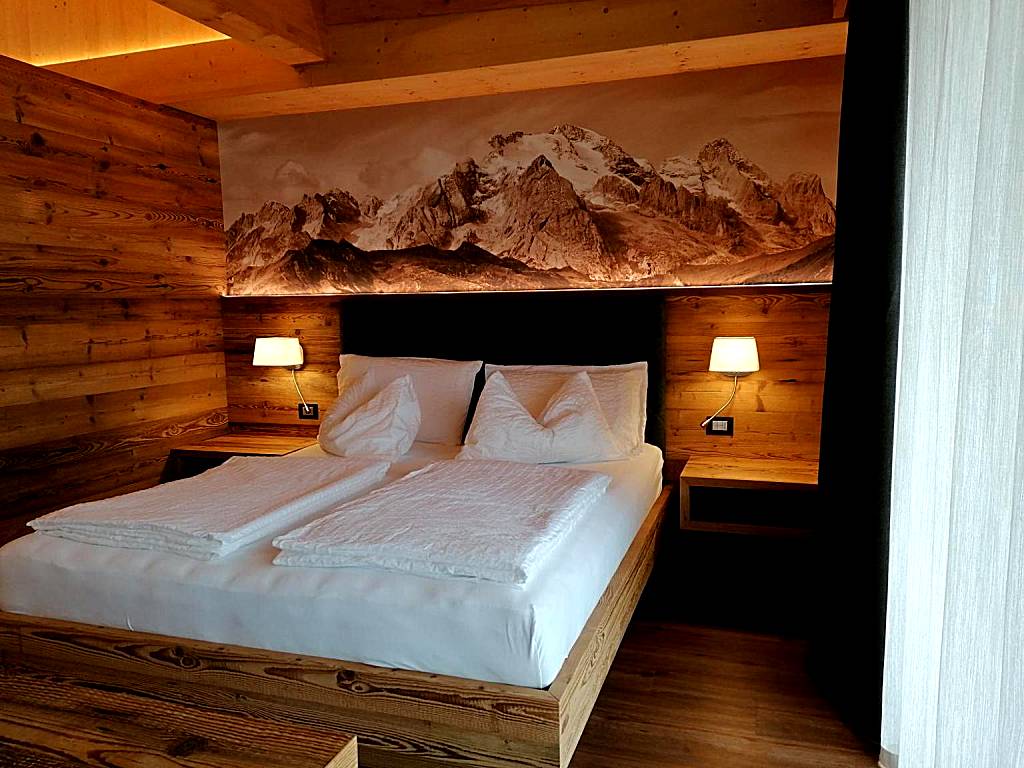 DOLOMITES B&B - Suites (Tesero) 