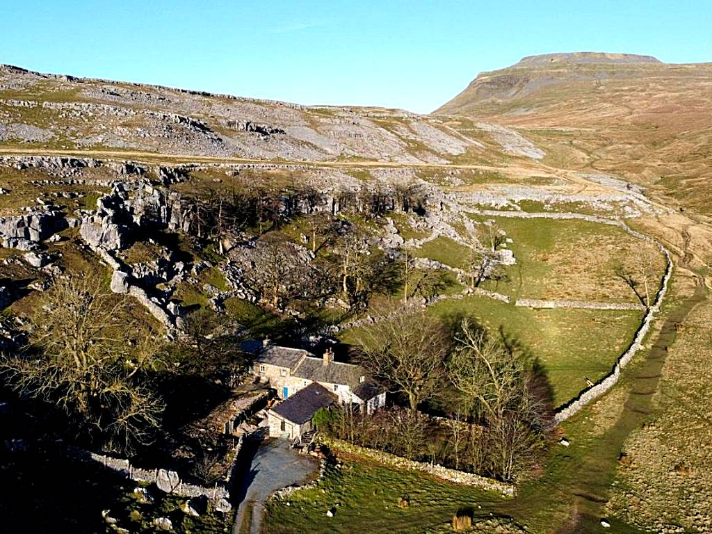 Crina Bottom - Offgrid Mountain Escape in the Yorkshire Dales National Park