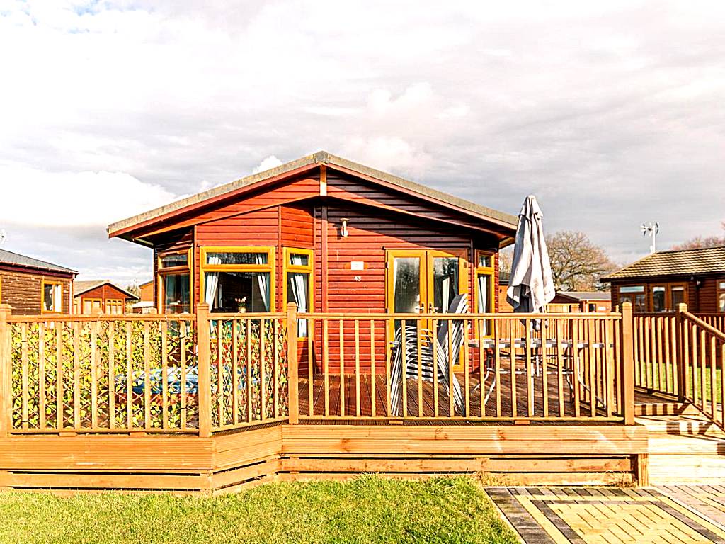 Flamingo Lodge With Hot Tub