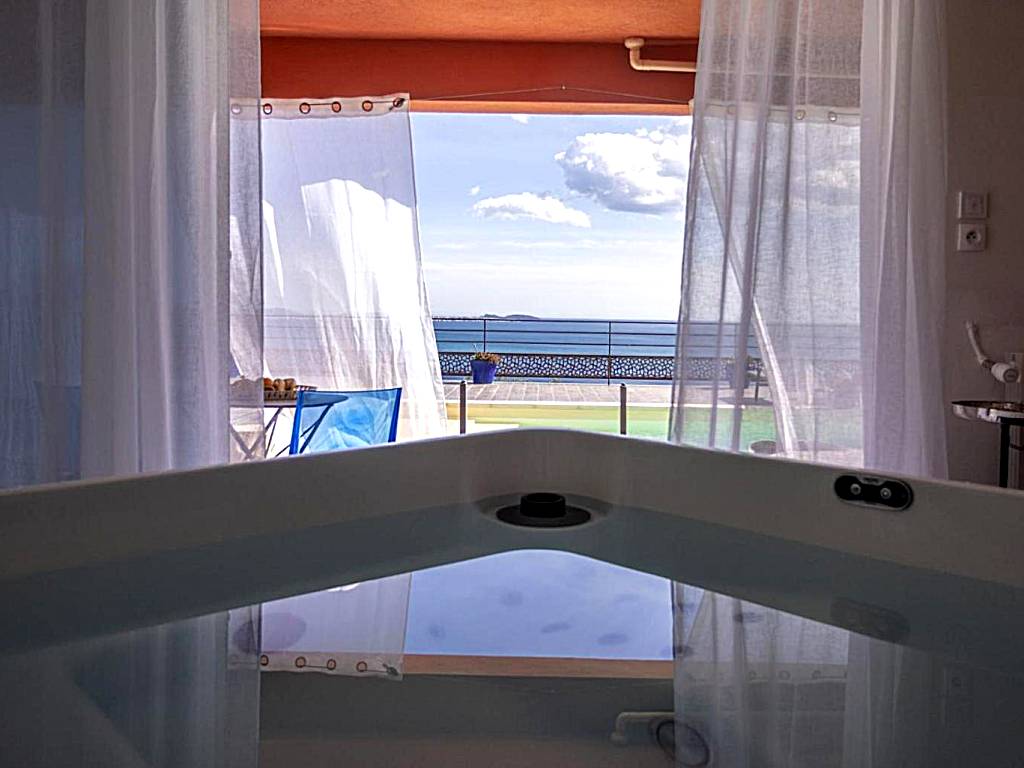 SUITE LOVE SPA VUE MER PISCINe 1