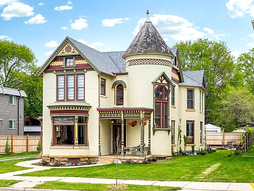 Moulin Rouge House Bed and Breakfast (Mankato) 