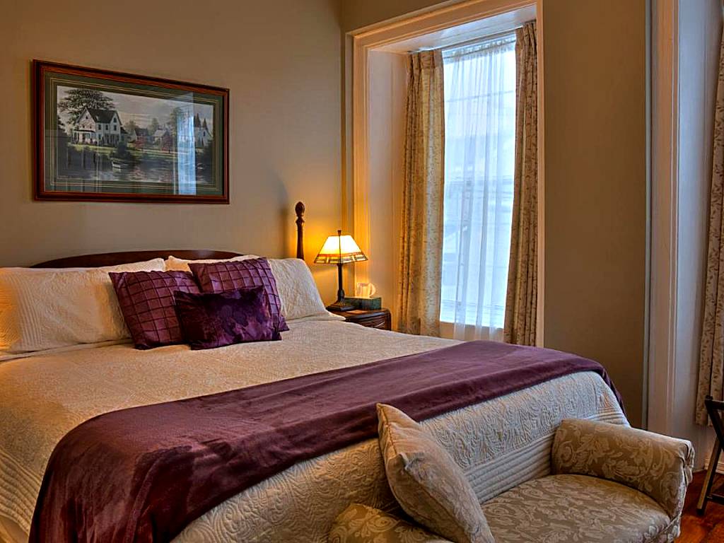 Sir Isaac Brock B&B Luxury Suites (Brockville) 