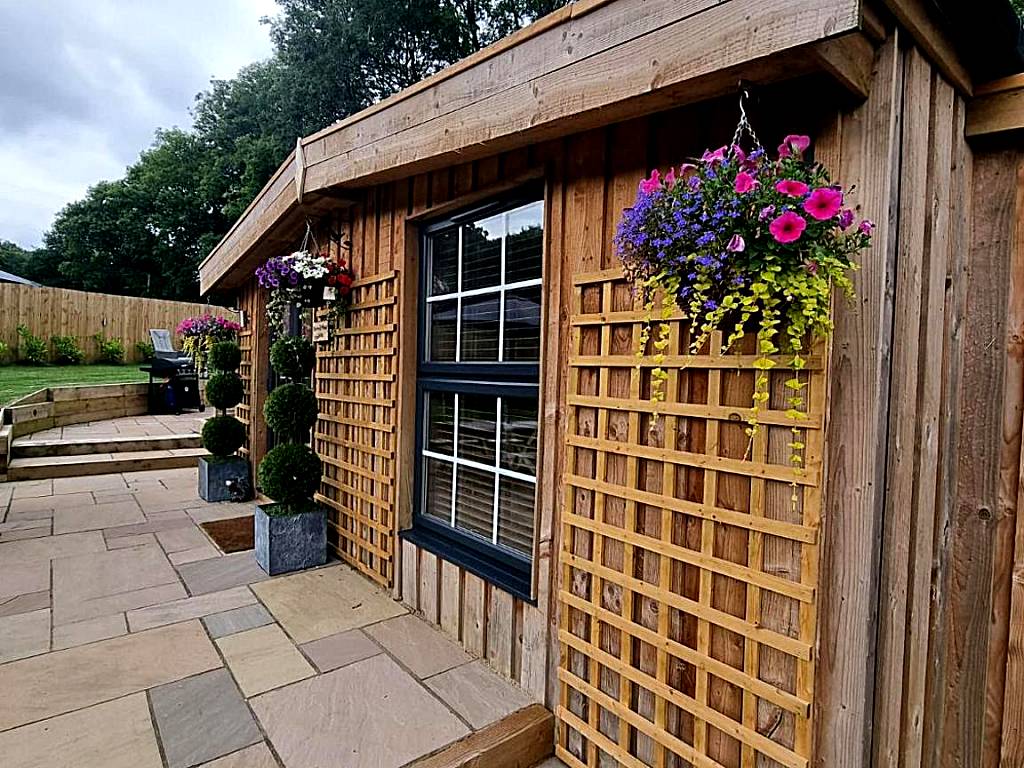 Harewell wood cabin