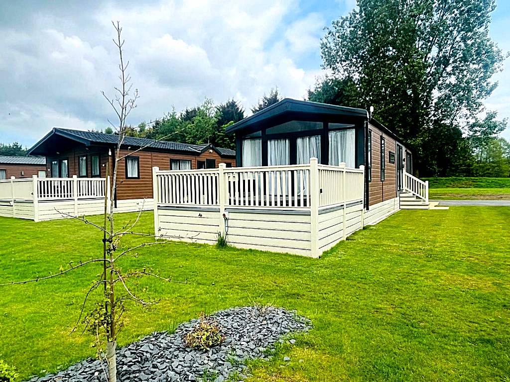 Ebor Lodge With Hot Tub