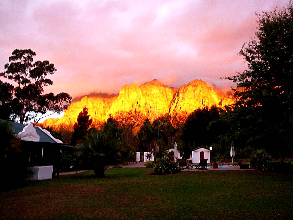 Orange-Ville Lodge & Guesthouse