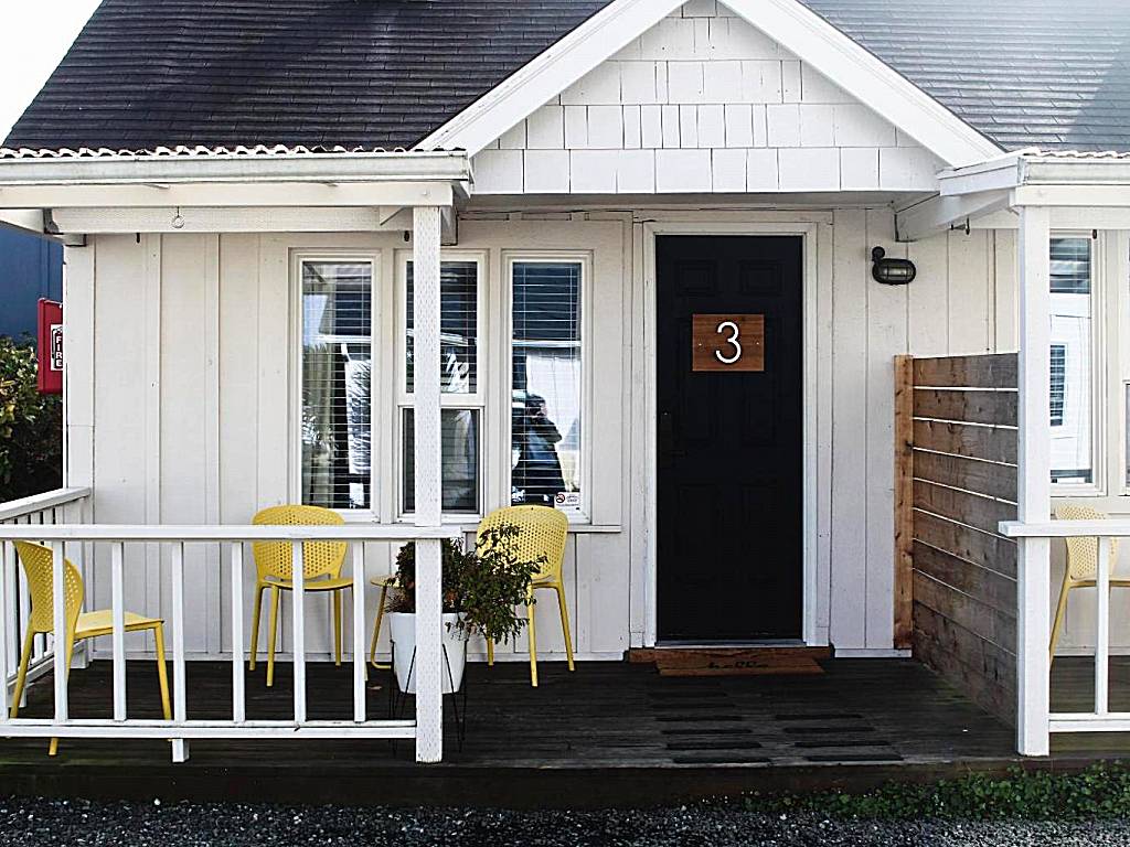 Boardwalk Cottages (Long Beach) 