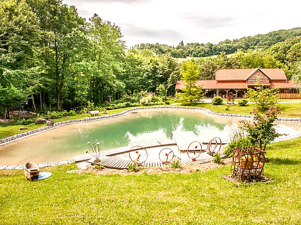 Country house with a pool in Medvednica Nature Park