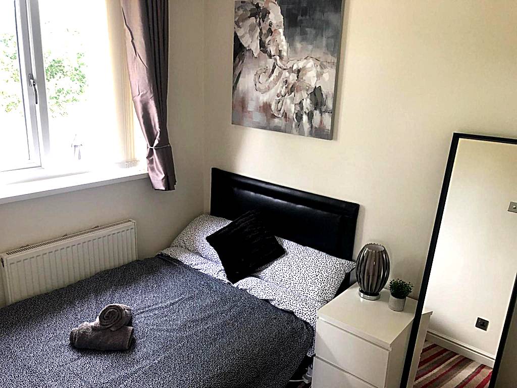 Cozy Small Double Room in Quiet Cul-De-Sac